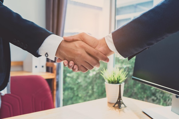 市場参入戦略開発